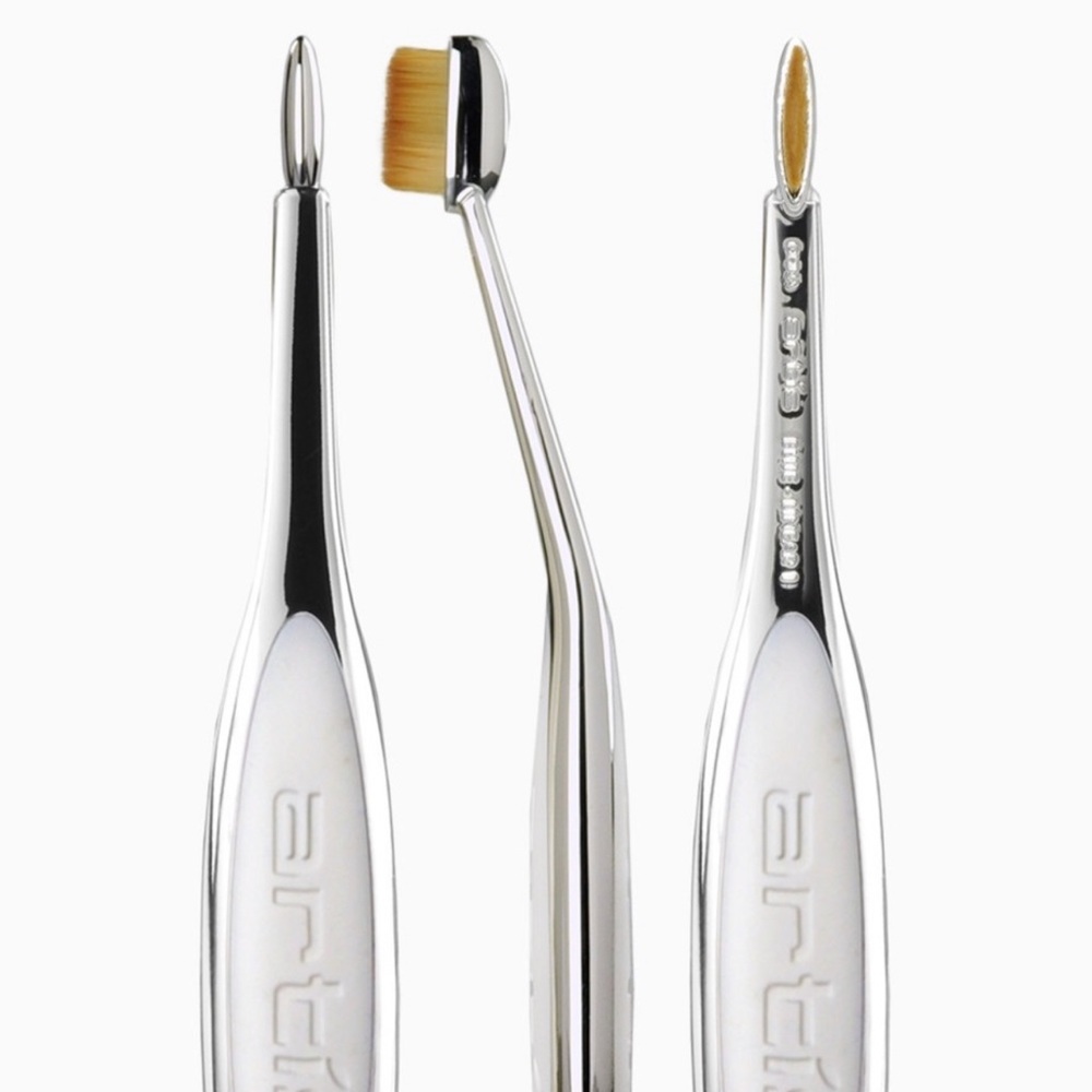 NEW Artis Professional Makeup Brush - Linear 1